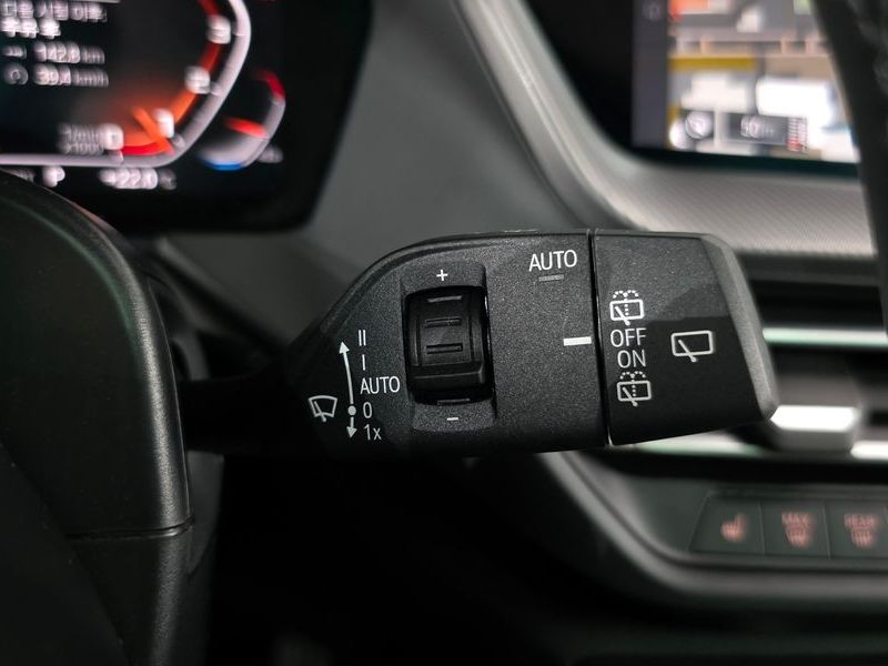 2022 BMW 1 Series M135i xDrive Prism photo 29