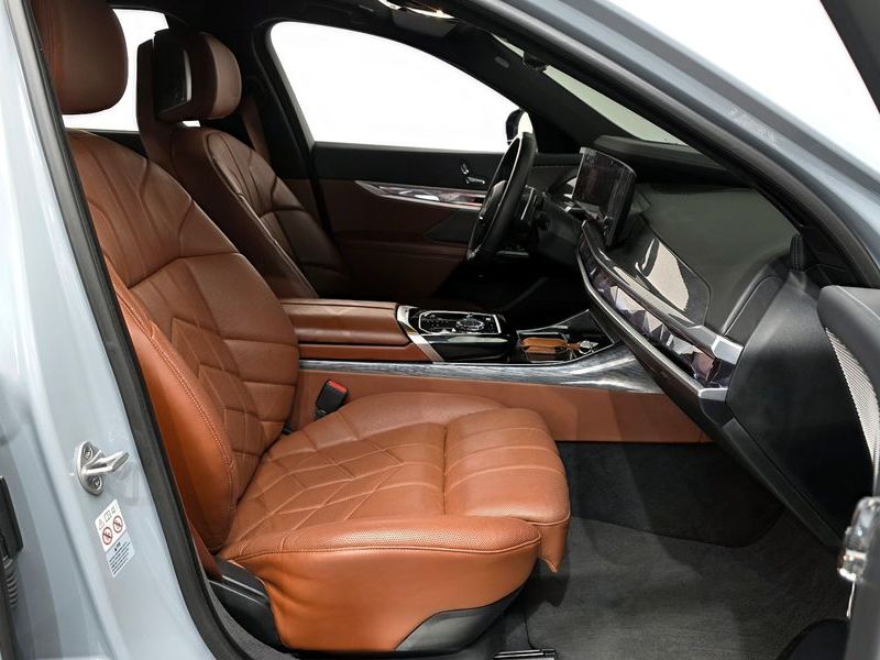 2023 BMW 7 Series 740i sDrive M Sport photo 11