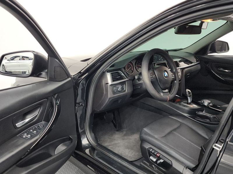 2017 BMW 3 Series 320d photo 10