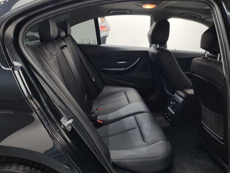 2017 BMW 3 Series 320d photo 11