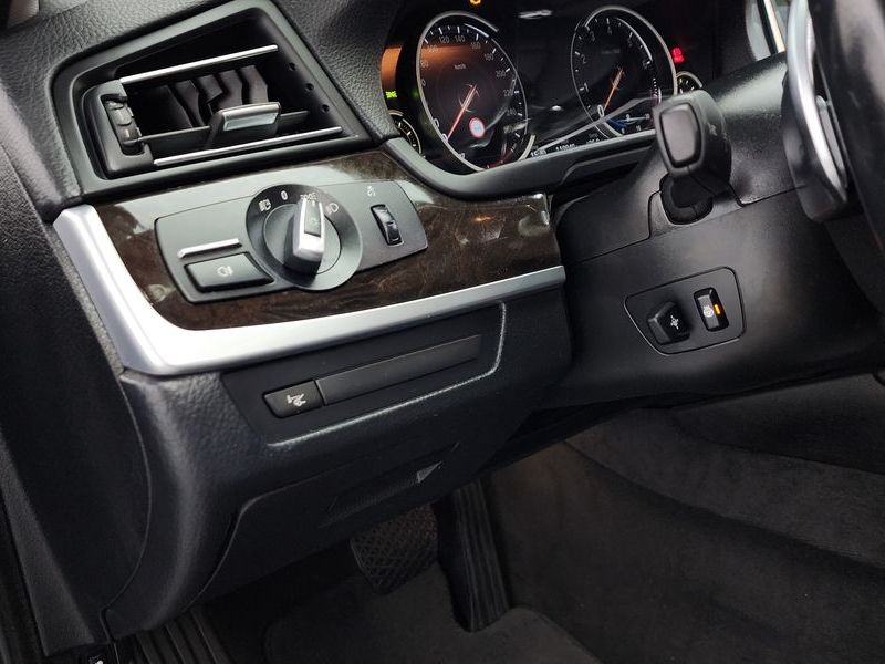 2015 BMW 5 Series 528i xDrive photo 17