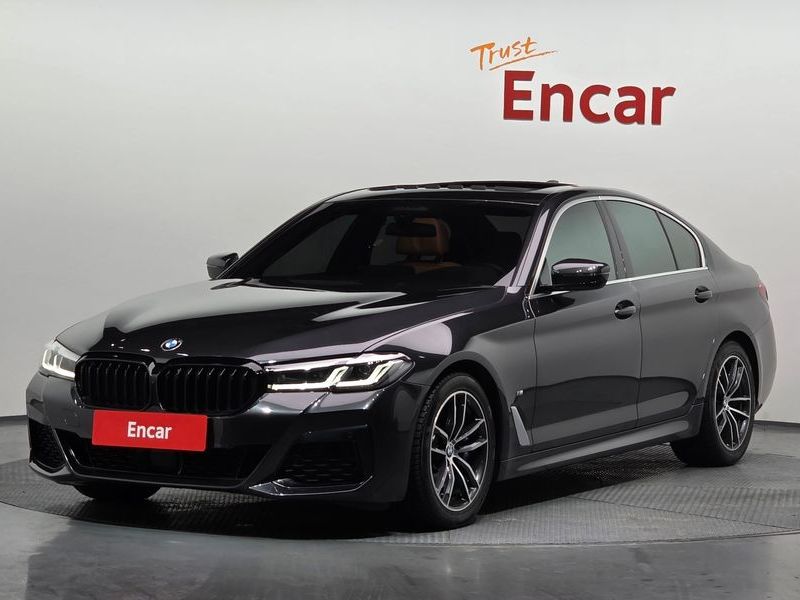 2023 BMW 5 Series 520i M Sport photo 1