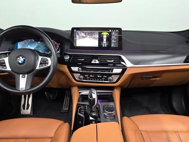 2023 BMW 5 Series 520i M Sport photo 7