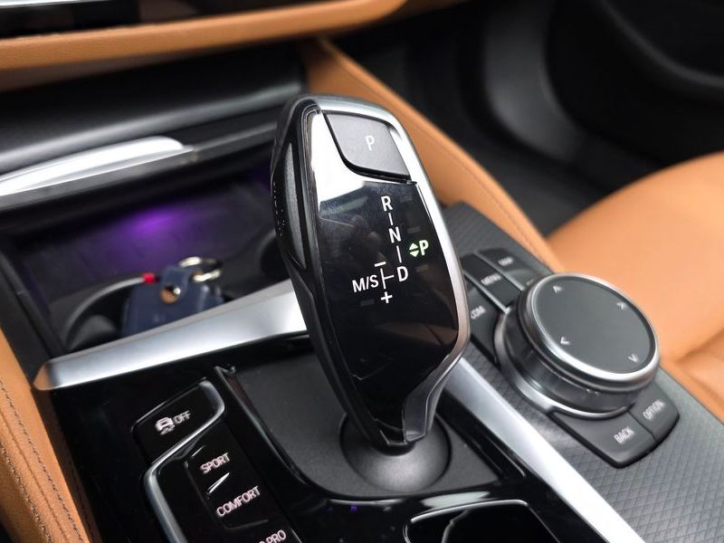 2023 BMW 5 Series 520i M Sport photo 9