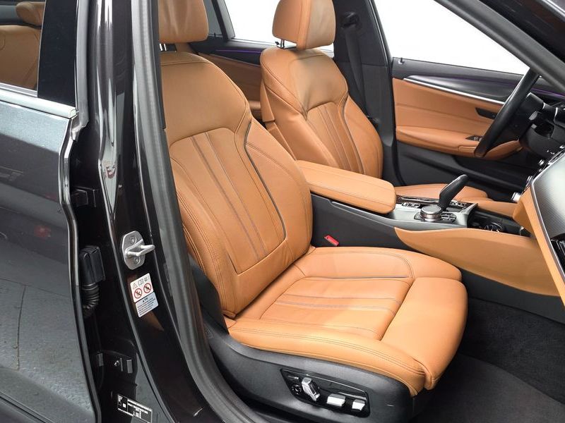 2023 BMW 5 Series 520i M Sport photo 10
