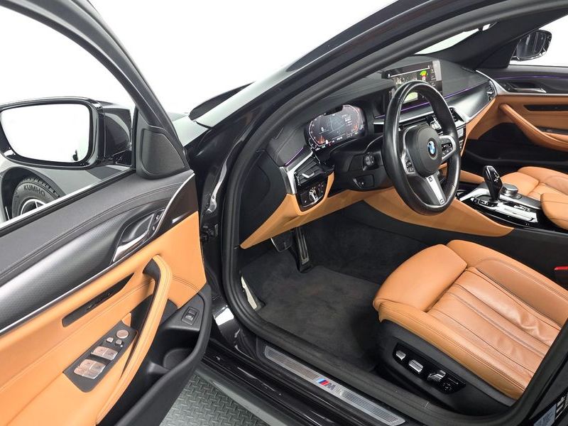 2023 BMW 5 Series 520i M Sport photo 11