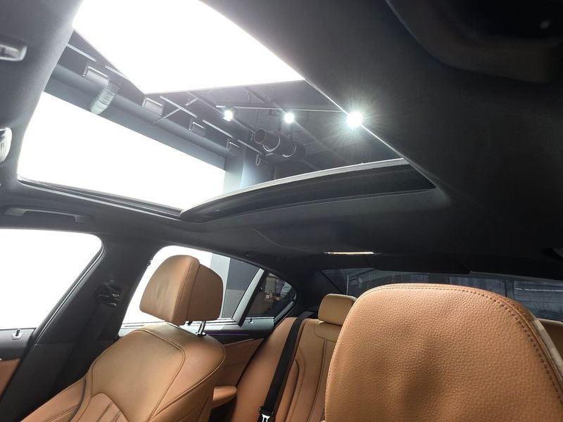 2023 BMW 5 Series 520i M Sport photo 19