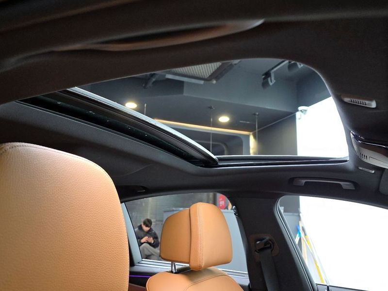 2023 BMW 5 Series 520i M Sport photo 17