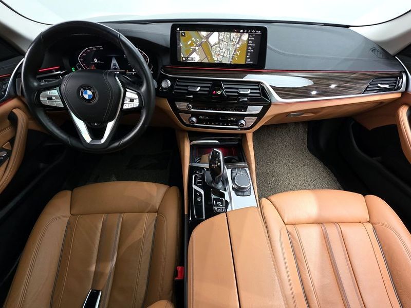2021 BMW 5 Series 520i Luxury photo 7