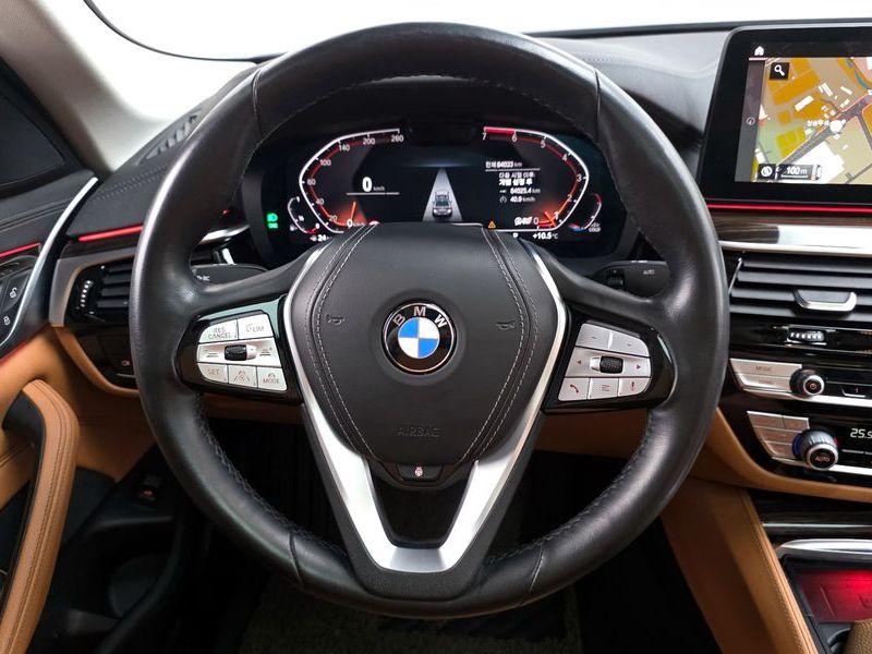 2021 BMW 5 Series 520i Luxury photo 13
