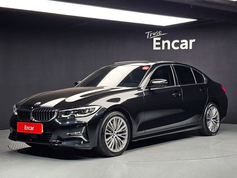 2022 BMW 3 Series 320d Luxury photo 1