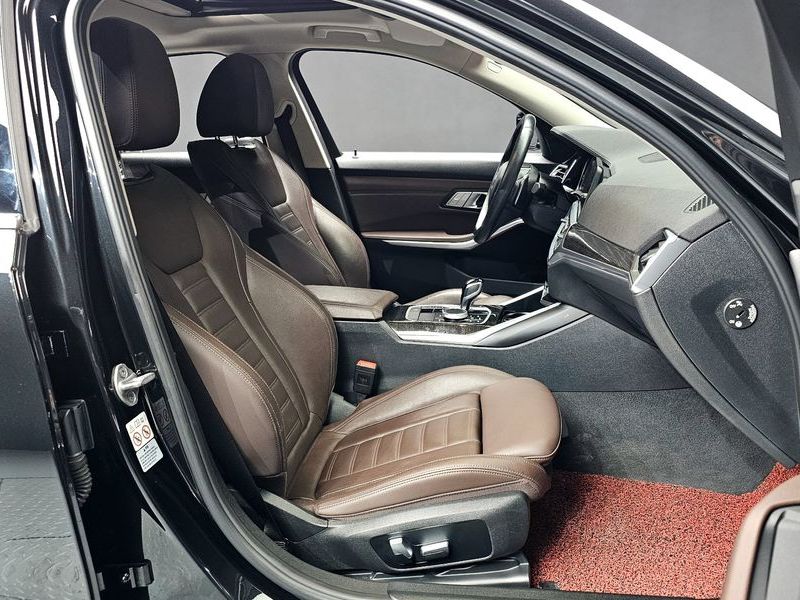 2022 BMW 3 Series 320d Luxury photo 10
