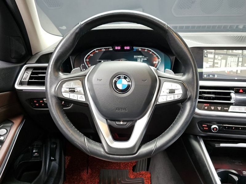 2022 BMW 3 Series 320d Luxury photo 13