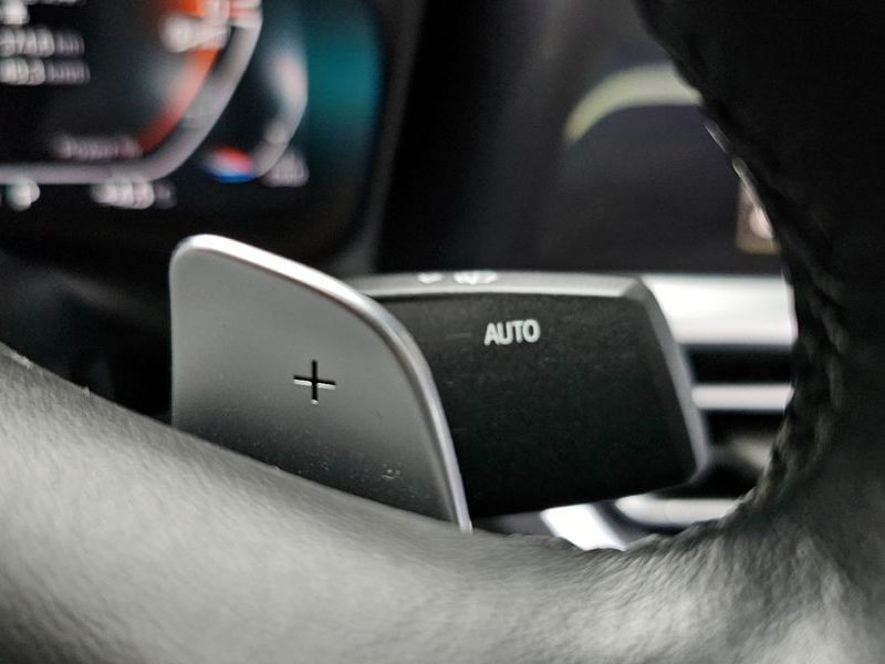 2022 BMW 3 Series 320d Luxury photo 17