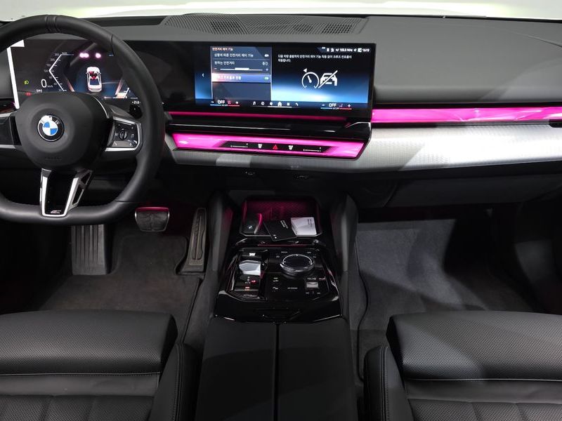 2026 BMW 5 Series 520i M Sport photo 7