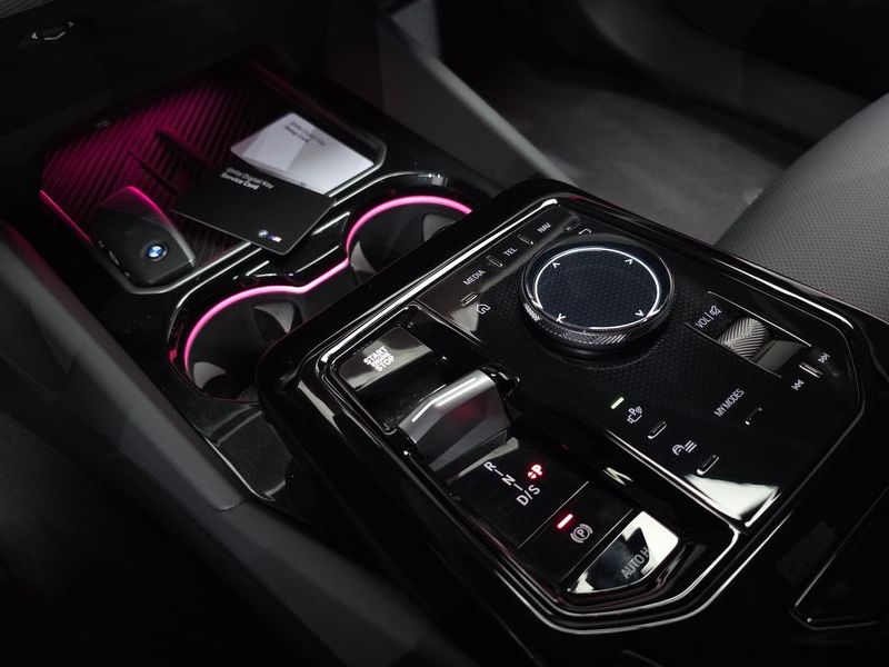 2026 BMW 5 Series 520i M Sport photo 9