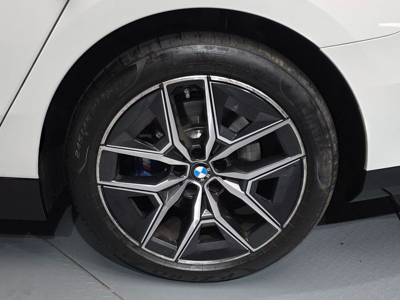 2026 BMW 5 Series 520i M Sport photo 21