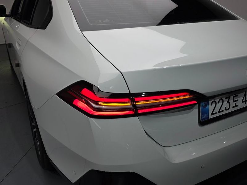 2026 BMW 5 Series 520i M Sport photo 23