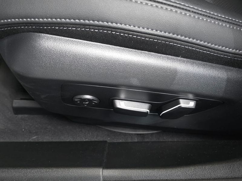 2026 BMW 5 Series 520i M Sport photo 28
