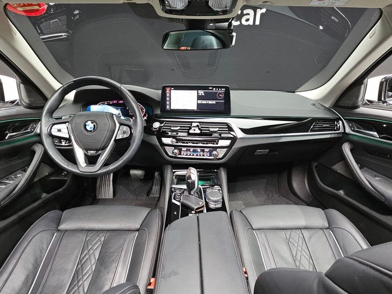 2021 BMW 5 Series 530i xDrive Luxury photo 7
