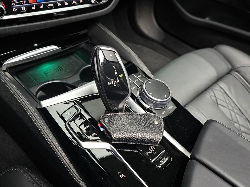 2021 BMW 5 Series 530i xDrive Luxury photo 9
