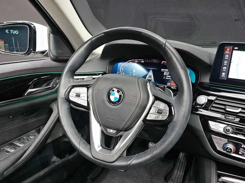 2021 BMW 5 Series 530i xDrive Luxury photo 13
