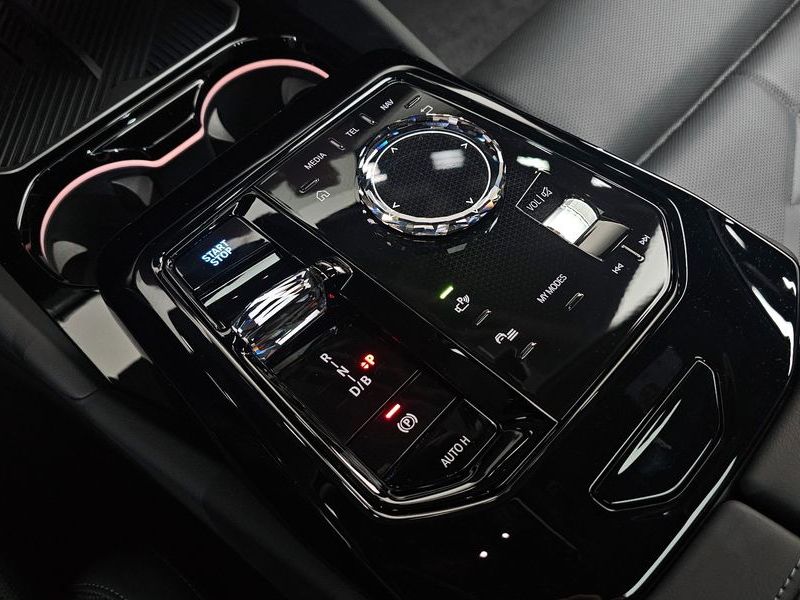 2026 BMW i5 xDrive 40 M Sport photo 9