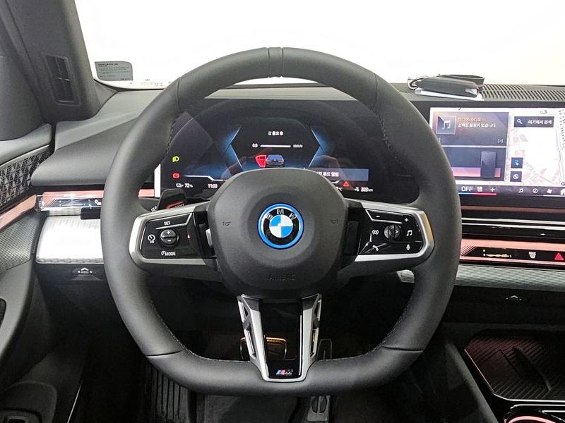 2026 BMW i5 xDrive 40 M Sport photo 13