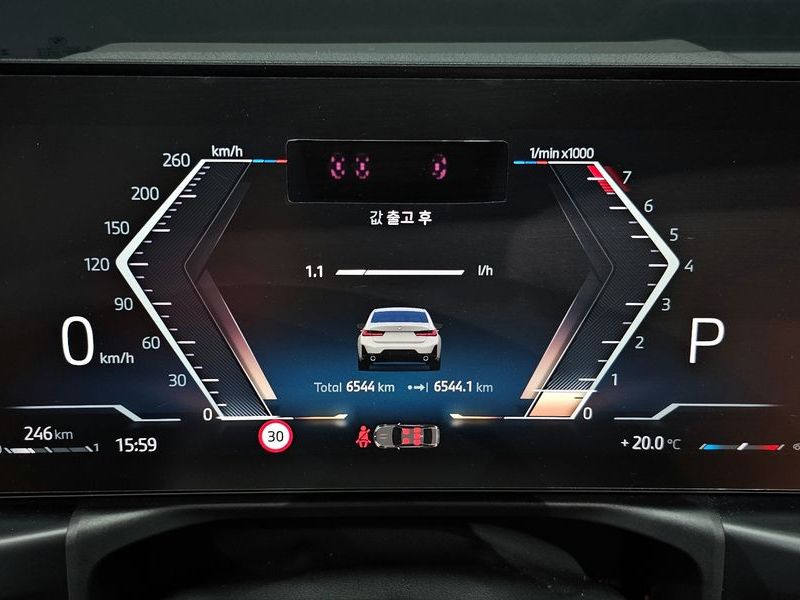 2025 BMW 3 Series 320i M Sport photo 8