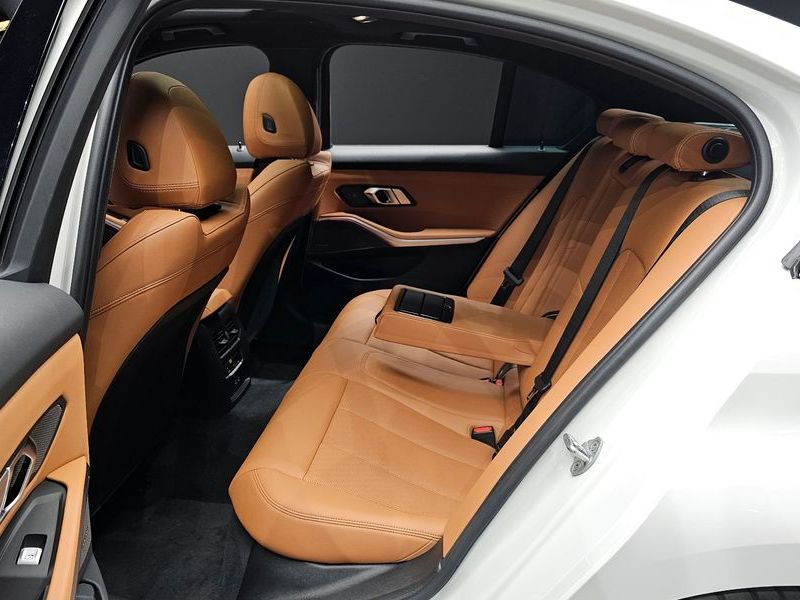 2025 BMW 3 Series 320i M Sport photo 11