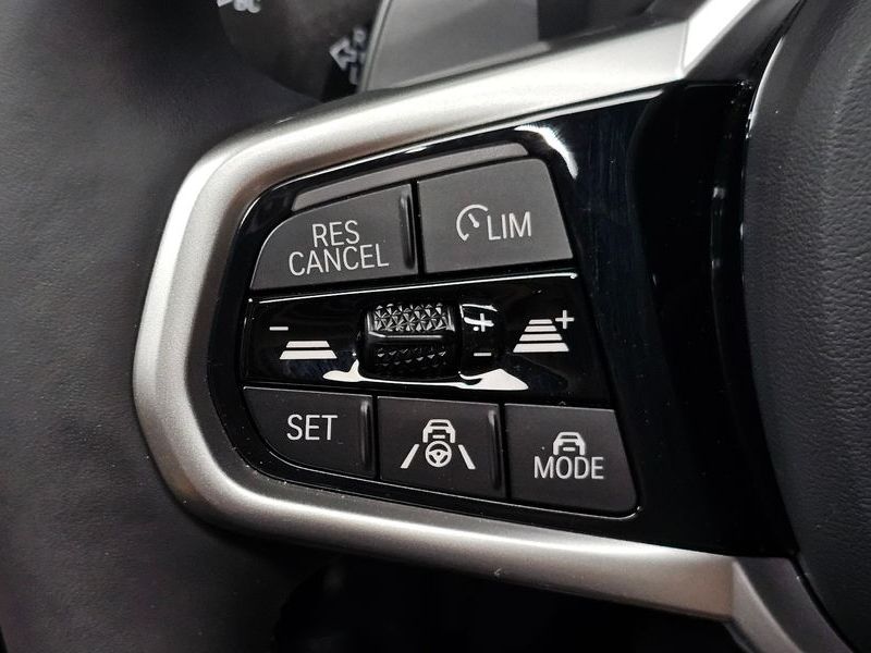 2025 BMW 3 Series 320i M Sport photo 13