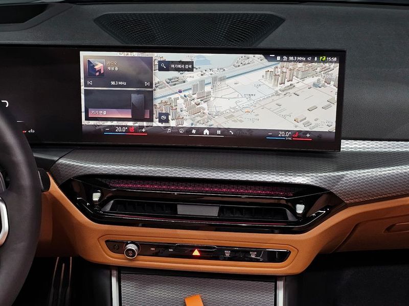 2025 BMW 3 Series 320i M Sport photo 14