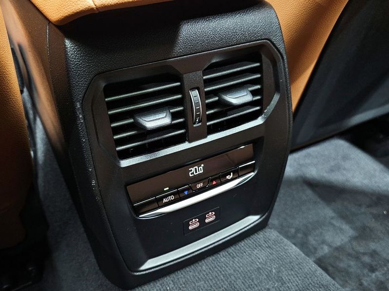 2025 BMW 3 Series 320i M Sport photo 20