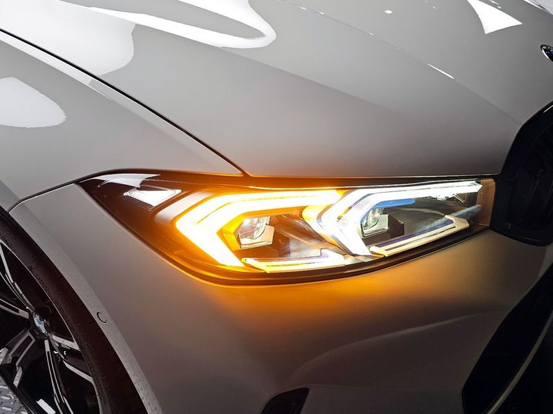 2025 BMW 3 Series 320i M Sport photo 22