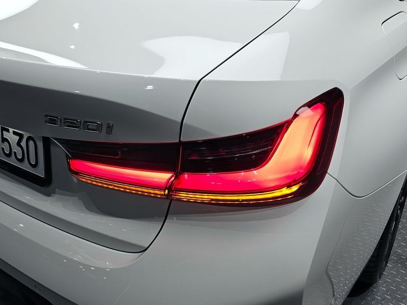 2025 BMW 3 Series 320i M Sport photo 23