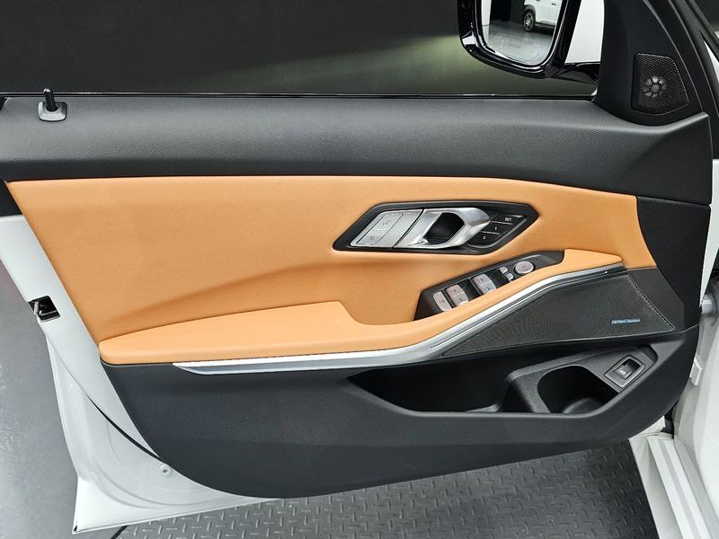 2025 BMW 3 Series 320i M Sport photo 24