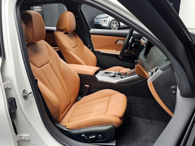 2025 BMW 3 Series 320i M Sport photo 26