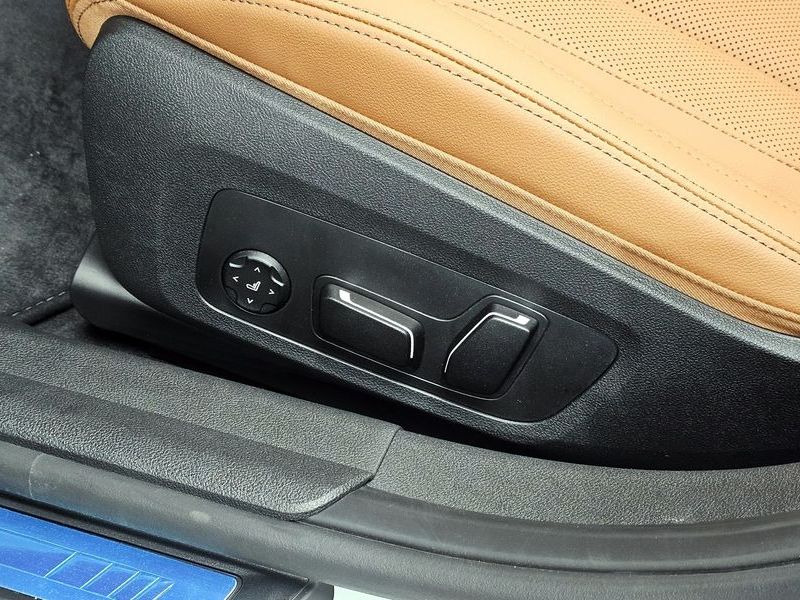 2025 BMW 3 Series 320i M Sport photo 29