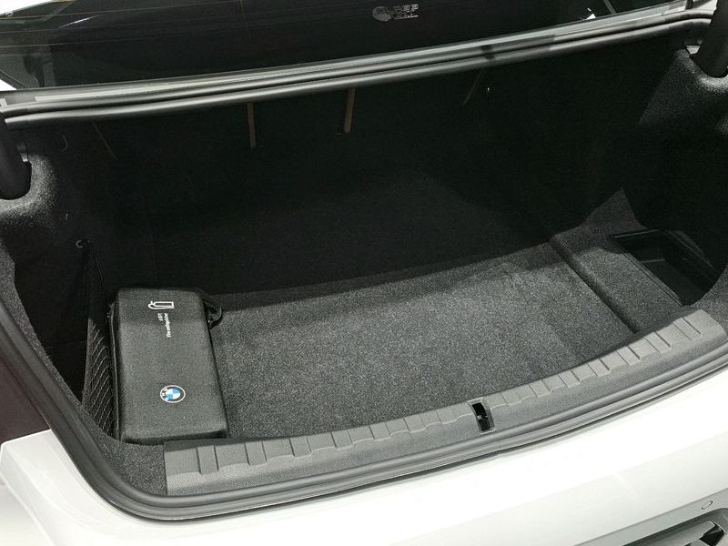 2025 BMW 3 Series 320i M Sport photo 30