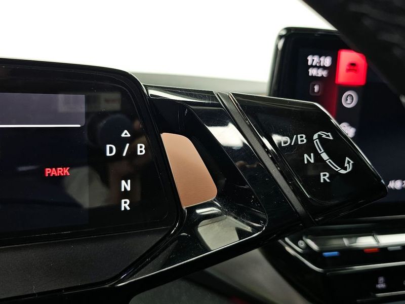 2023 Volkswagen ID.4 Pro photo 9
