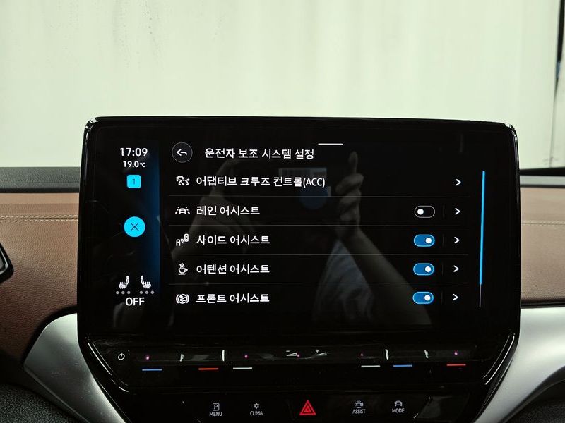 2023 Volkswagen ID.4 Pro photo 16