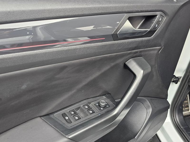 2021 Volkswagen T-Roc 2.0 TDI Premium photo 18