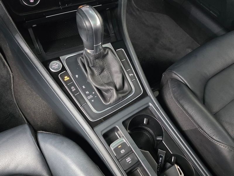 2016 Volkswagen Golf 2.0 TDI Premium photo 9