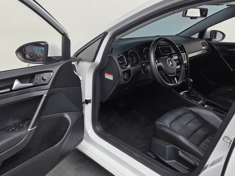2016 Volkswagen Golf 2.0 TDI Premium photo 10