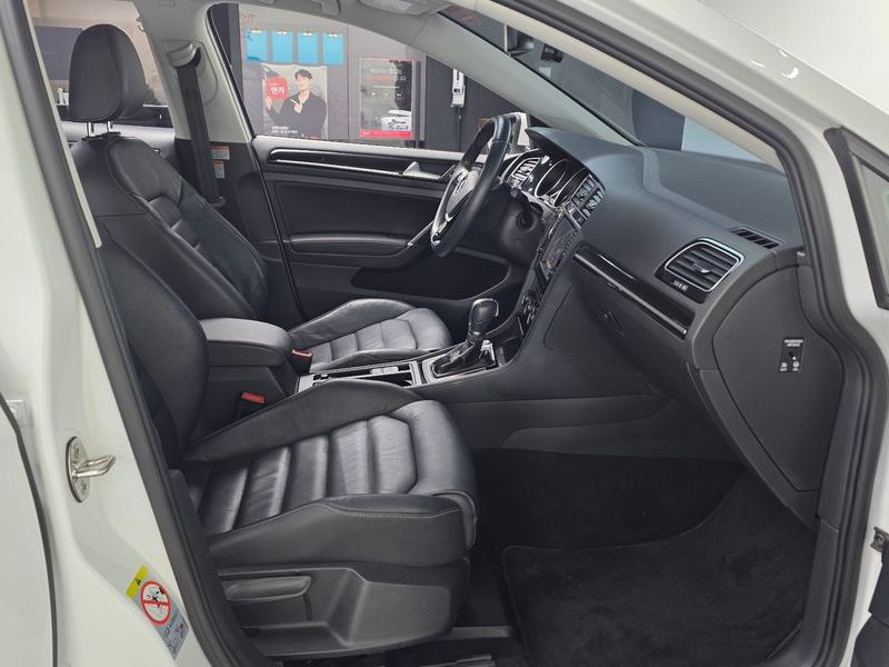 2016 Volkswagen Golf 2.0 TDI Premium photo 11