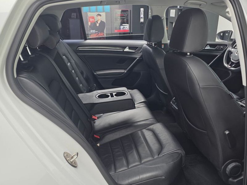 2016 Volkswagen Golf 2.0 TDI Premium photo 12