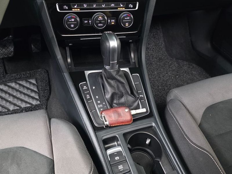 2016 Volkswagen Golf 1.4 TSI photo 9