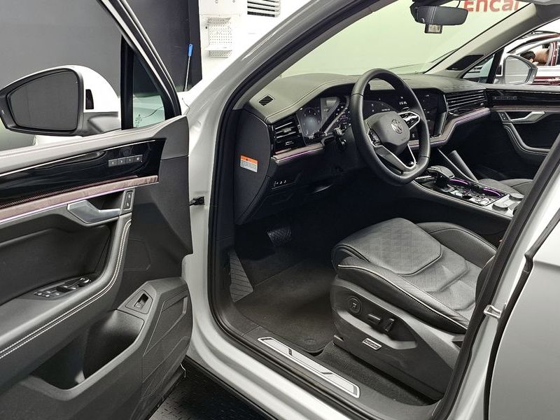 2024 Volkswagen Touareg 3.0 TDI Prestige photo 10