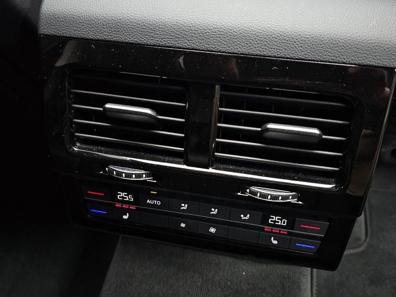 2024 Volkswagen Touareg 3.0 TDI Prestige photo 18