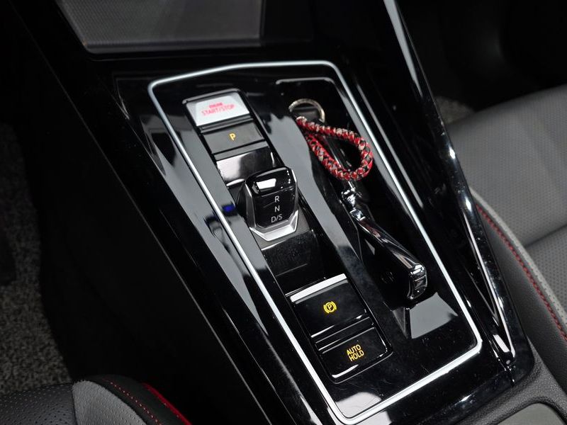 2023 Volkswagen Golf 2.0 GTI photo 9